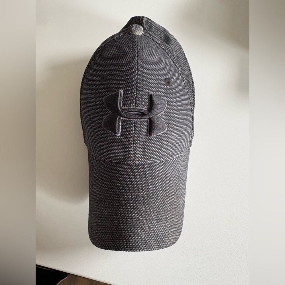 Under Armour Black & Gray Blitzing Performance Cap S/M